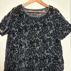 Lucky Brand Black Sheer Floral Velvet Burnout Short Sleeve Top. Size M